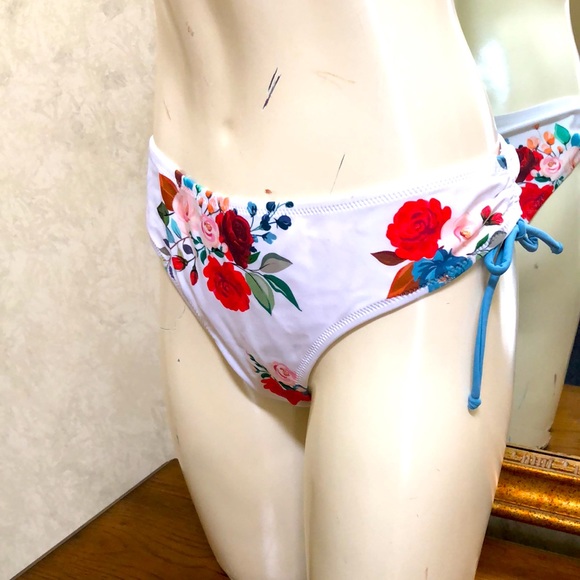 New women’s Cupshe floral bikini bottoms.  Size XL. Ties at sides. - Picture 4 of 11